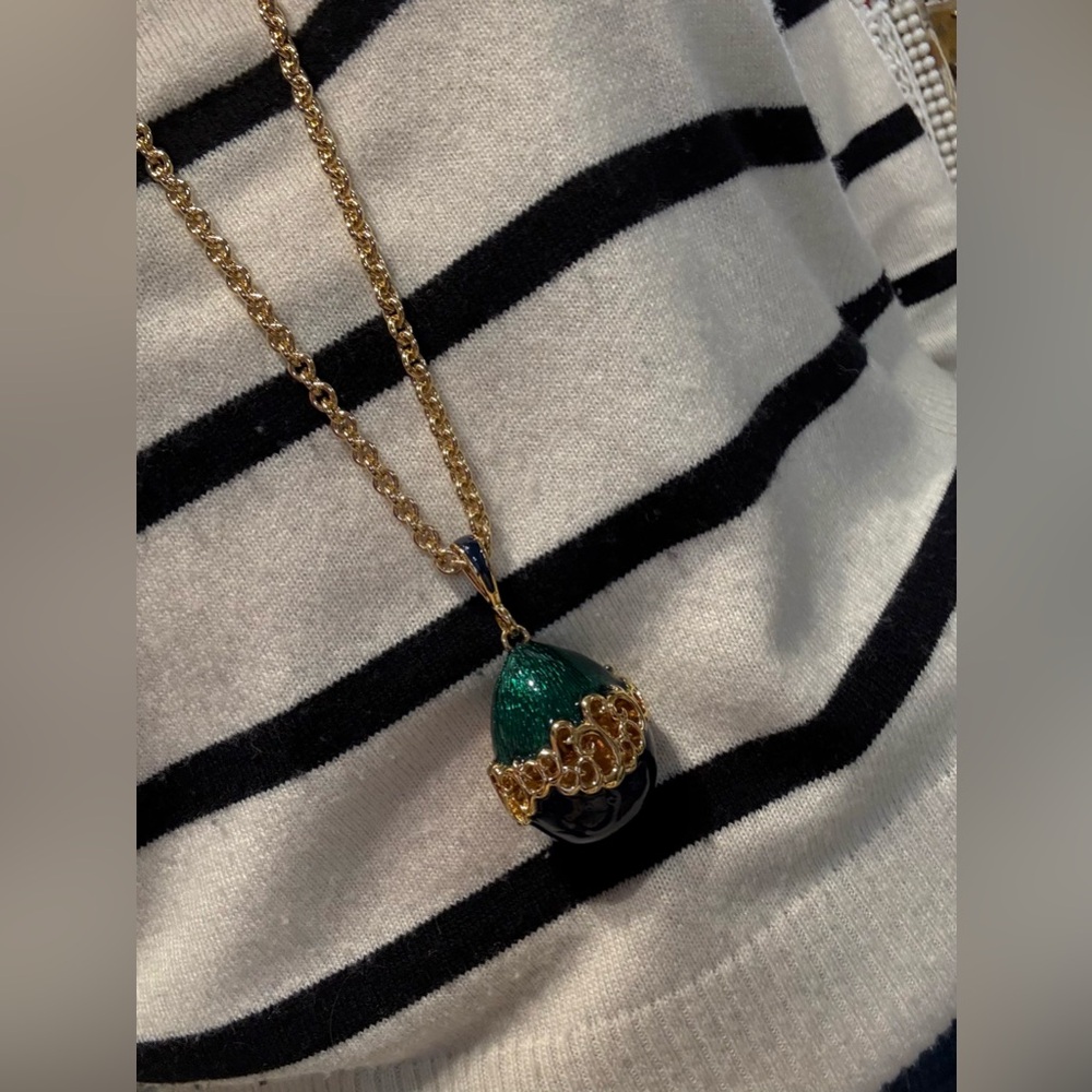Vintage Nina Ricci Enameled Fabrege Egg Chain Necklace. - Picture 3 of 6